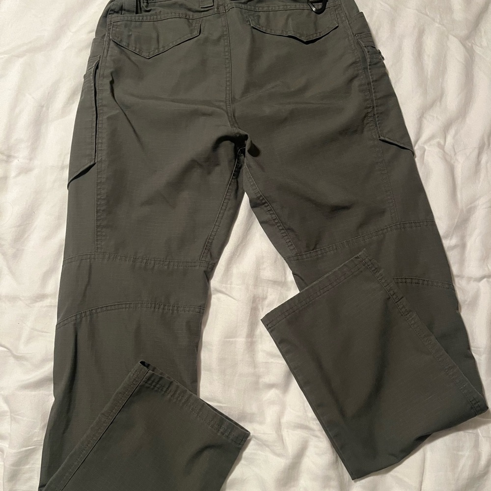 Tactical Pants for men. Color khaki . Size 30/32. Excellent condition